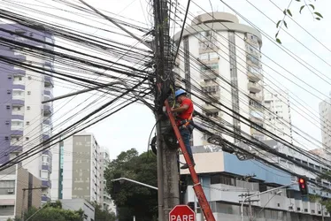 Imagem ilustrativa da imagem Regra para reduzir a bagunça de fios nas ruas