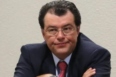 
          Imagem ilustrativa da imagem Reunião entre Campos Neto e Lula não pode virar rotina
          