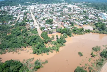 Imagem ilustrativa da imagem Rio Grande do Sul tem 5 mortes e 28 mil pessoas fora de casa por causa das chuvas