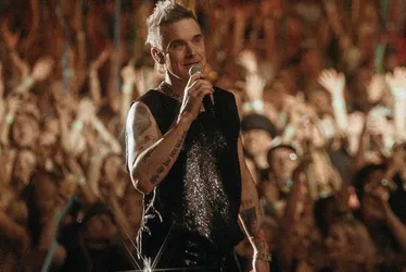 Imagem ilustrativa da imagem Robbie Williams homenageia fã que morreu em seu show na Austrália