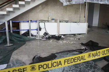 Imagem ilustrativa da imagem STF condena mais 3 réus por atos de vandalismo a penas de até 17 anos de prisão
