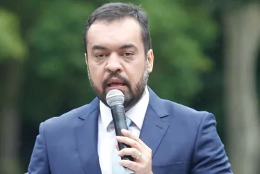 
          Imagem ilustrativa da imagem Sabendo que o PT é dependente dele, Lula impõe derrotas à sigla
          