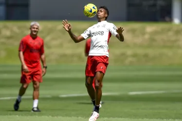 Imagem ilustrativa da imagem Sampaoli testa ataque inédito em último treino do Flamengo antes da final