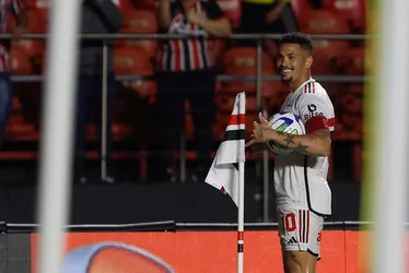 Imagem ilustrativa da imagem São Paulo bate Coritiba em primeiro jogo após título da Copa do Brasil