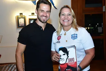 Imagem ilustrativa da imagem Sávio se emociona em lançamento de livro