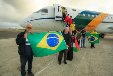 Imagem ilustrativa da imagem Seis brasileiros desembarcam no Recife, escapando da guerra entre Israel e Hamas