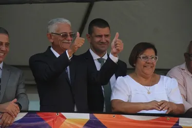 
          Imagem ilustrativa da imagem Silvio usa voo comercial para ir ao evento que Anielle foi de FAB
          