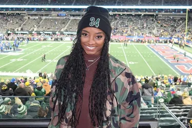 Imagem ilustrativa da imagem Simone Biles fala sobre ter que morar em orfanato por causa de vício da mãe