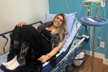Imagem ilustrativa da imagem Simony retoma tratamento contra câncer no intestino