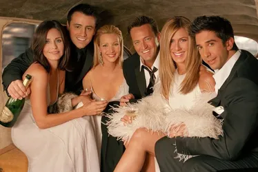 Imagem ilustrativa da imagem 'Somos uma família', diz elenco de 'Friends' sobre morte de Matthew Perry
