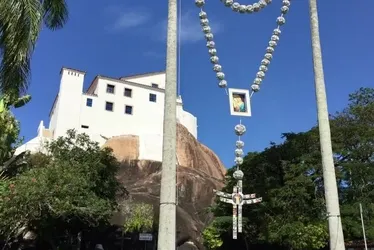 Imagem ilustrativa da imagem Subida de carros é proibida no Convento da Penha na 'semana do saco cheio' no ES