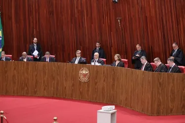 Imagem ilustrativa da imagem TSE inicia julgamento de Bolsonaro por abuso de poder político