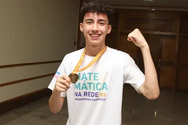 Imagem ilustrativa da imagem Talentos capixabas da Matemática na rede pública ganham medalha