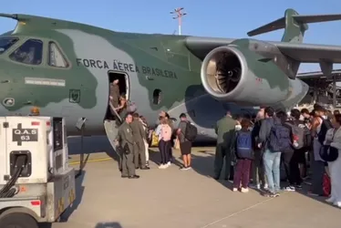 Imagem ilustrativa da imagem Terceiro avião da FAB vindo de Israel chega ao Recife na manhã desta sexta-feira