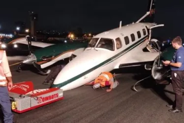 Imagem ilustrativa da imagem Trem de pouso de avião quebra na aterrissagem e Congonhas fecha por 2 horas