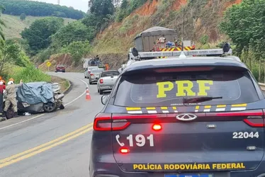 Imagem ilustrativa da imagem Três pessoas morrem em acidente entre carro e carreta na BR-259 no ES