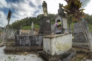 Imagem ilustrativa da imagem Túmulos centenários atraem turistas em cidades do ES