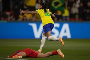 Imagem ilustrativa da imagem VÍDEO | Brasileiros concorrem ao Prêmio Puskás, dado ao autor do gol mais bonito