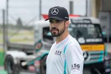 Imagem ilustrativa da imagem VÍDEO | Caio Castro sofre acidente na Copa Truck e sai ileso