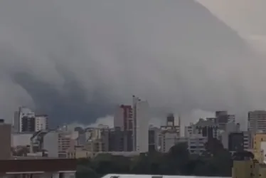 Imagem ilustrativa da imagem VÍDEO | Chuva no Rio Grande do Sul: nuvem "engole" cidade gaúcha e dia vira noite