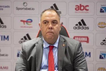 Imagem ilustrativa da imagem VÍDEO | Dirigente do Flamengo agride torcedor após ser criticado