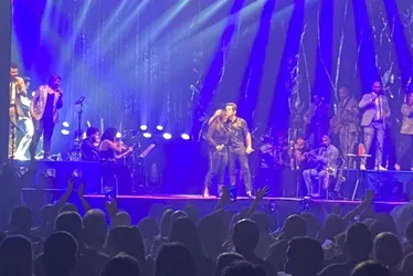 Imagem ilustrativa da imagem VÍDEO | Em show no ES, filha de João Paulo canta com Daniel e emociona público