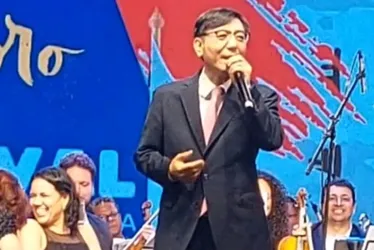 Imagem ilustrativa da imagem VÍDEO | Embaixador coreano viraliza ao cantar 'Cheia de Manias', do Raça Negra