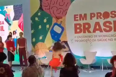 Imagem ilustrativa da imagem VÍDEO | Oposição critica dança erótica em evento da Saúde; ministério se pronuncia