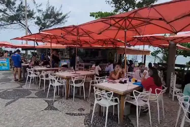 Imagem ilustrativa da imagem VÍDEO | Quiosque onde médicos foram mortos voltou a funcionar horas após o crime