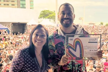 Imagem ilustrativa da imagem Vai ter uma gay nordestina PhD na Califórnia, diz Gil do Vigor em parada LGBTQIAP+