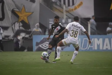 Imagem ilustrativa da imagem Vasco é goleado pelo Santos e volta à zona de rebaixamento