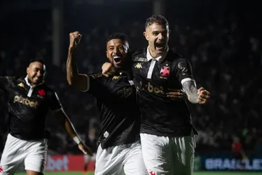Imagem ilustrativa da imagem Vasco goleia o Coritiba e agita briga contra o Z4 no reencontro com a torcida