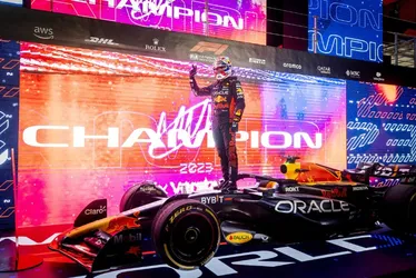 Imagem ilustrativa da imagem Verstappen é tricampeão mundial de Fórmula 1 em corrida sprint caótica