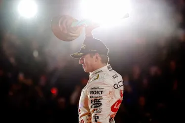 Imagem ilustrativa da imagem Verstappen vence em Las Vegas e iguala importante marca de Vettel