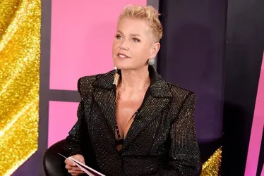 Imagem ilustrativa da imagem Xuxa chora e pede desculpas "às crianças traumatizadas" pelas coisas que fez