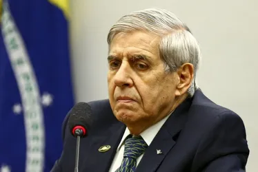 Imagem ilustrativa da imagem Zanin nega pedido do general Heleno para não prestar depoimento à CPMI
