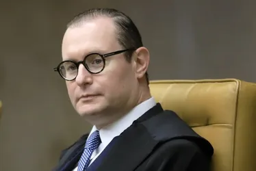 Imagem ilustrativa da imagem Zanin vota contra revisão da vida toda do INSS e julgamento pode voltar ao STJ