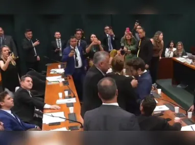 Bolsonaro,  à época deputado federal, discutiu com a deputada Maria do Rosário (PT-RS)