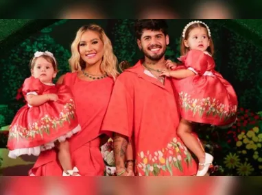 As alunas Diana Cole e Sandy Rocha com o personal trainer Glênio Luiz: benefícios de uma rotina com treinos