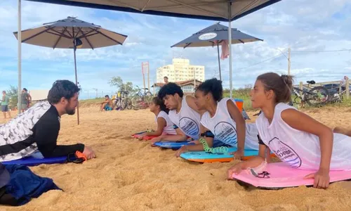 
          Imagem ilustrativa da imagem 1ª Etapa do Estadual de Bodyboarding realiza desafio para iniciantes neste sábado
          