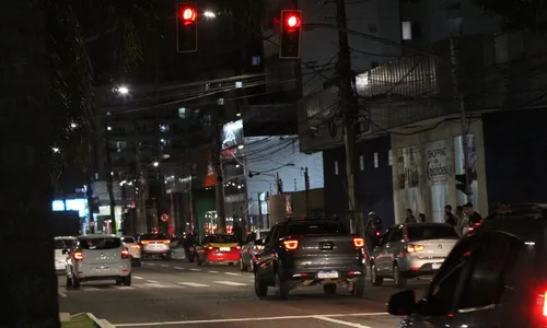 
          Imagem ilustrativa da imagem 153 motoristas multados todo dia por avanço de semáforo no ES
          