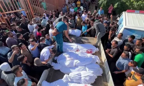 
          Imagem ilustrativa da imagem 20 caminhões estão a postos para atender ao equivalente de 29 Maracanãs lotados
          