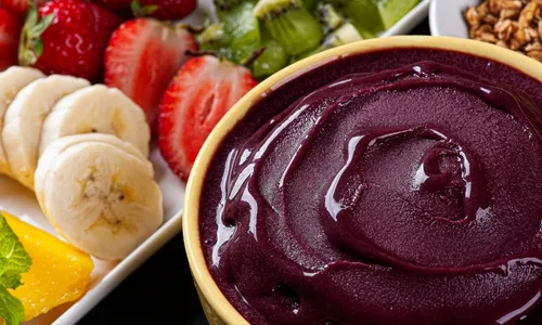 
          Imagem ilustrativa da imagem Açaí brasileiro ganha o mundo e vira febre lá fora
          