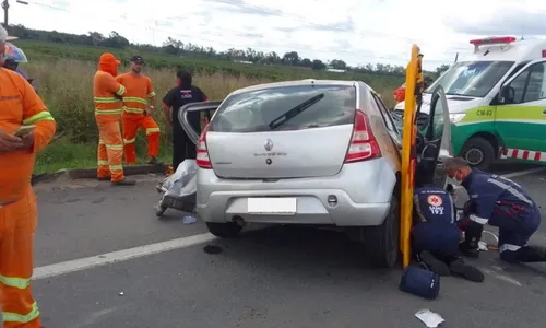 
          Imagem ilustrativa da imagem Acidente com morte deixa pista interditada na BR-101
          