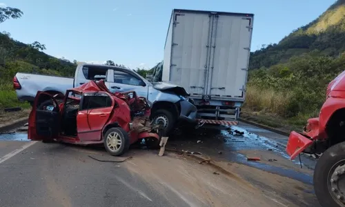 
          Imagem ilustrativa da imagem Acidente envolvendo três veículos interdita BR-259 em João Neiva
          