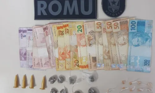 
          Imagem ilustrativa da imagem Adolescente é apreendido vendendo drogas atrás de hospital em Vitória
          