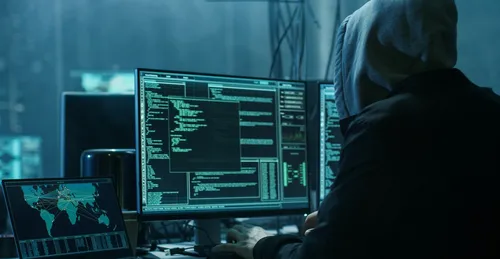 
          Imagem ilustrativa da imagem Adolescente é suspeito de liderar quadrilha de hackers que invadiu site da polícia
          