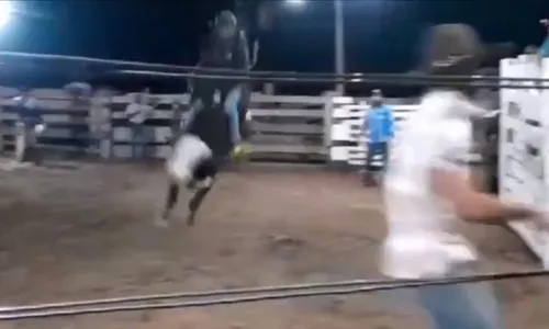 
          Imagem ilustrativa da imagem Adolescente morre após cair de touro e ser pisoteado em MT
          