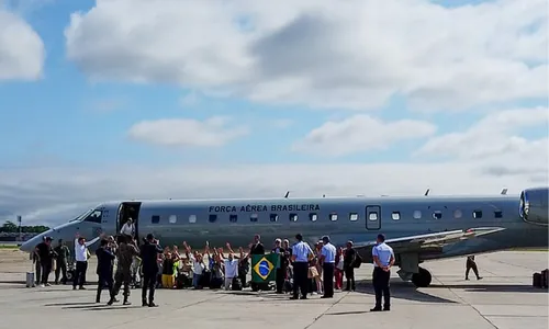 
          Imagem ilustrativa da imagem Alívio, choro e orações na volta de capixabas que estavam em Israel
          