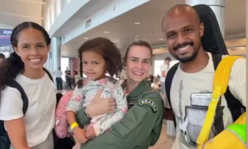 
          Imagem ilustrativa da imagem Alívio, choro e orações na volta de capixabas que estavam em Israel
          